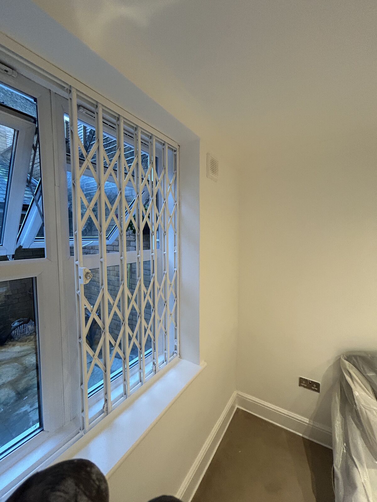 Interior painting and decorating project completed by A1 Decorating in London